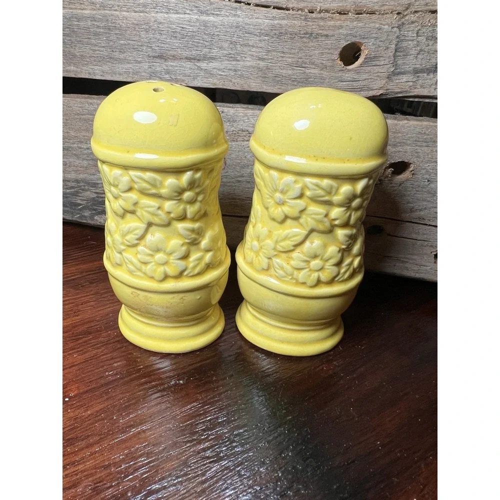 Vintage Yellow Daisy Floral Embossed 4